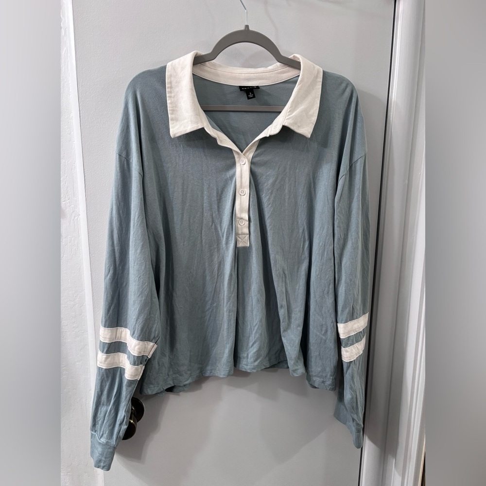 Torrid Light Blue & White Crop Relaxed Top, Size 22/24